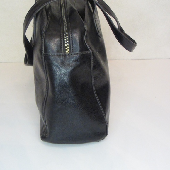 Liz Claiborne Classic Black Double Strapped Faux Leather Zipper Close Purse - Picture 4 of 12